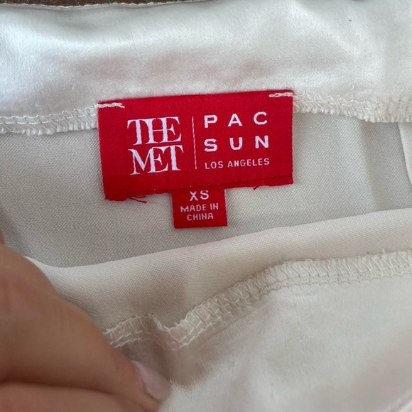 PacSun x THE MET Cream satin midi skirt with side slit sz xs / small snag in it - Picture 9 of 9